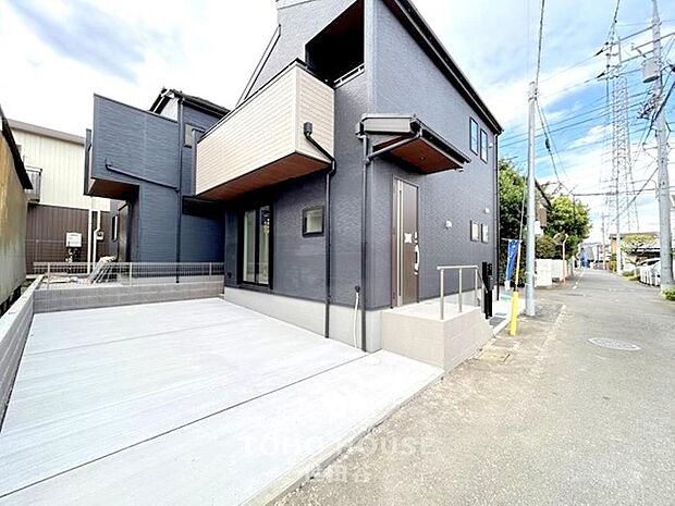 その邸が魅せる、気品・上質・重厚感・細やかさ、そのすべては訪れた者に安らぎと品性を与える特別な空間です。ここに住むからこそ意味がある。すべての「始まり」をここから迎えます。