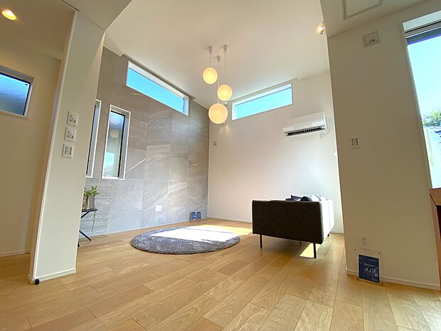 〜用の美の家〜□ルーフバルコニー付き□電動シャッター付き□ビルトインガレージ□天井高約3.3m、約21.6帖の広々リビング□TES床暖房