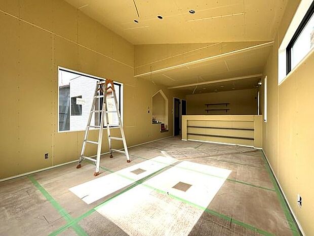 令和8年1月完成予定。18帖LDKは勾配天井。南向き・陽当り良好です◎