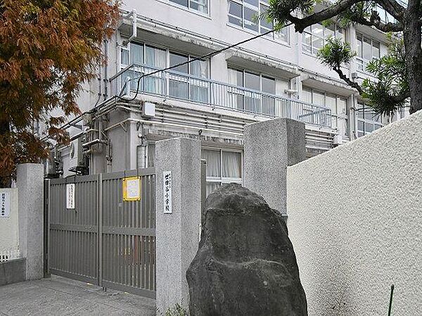 世田谷区立世田谷小学校：徒歩11分（880ｍ）