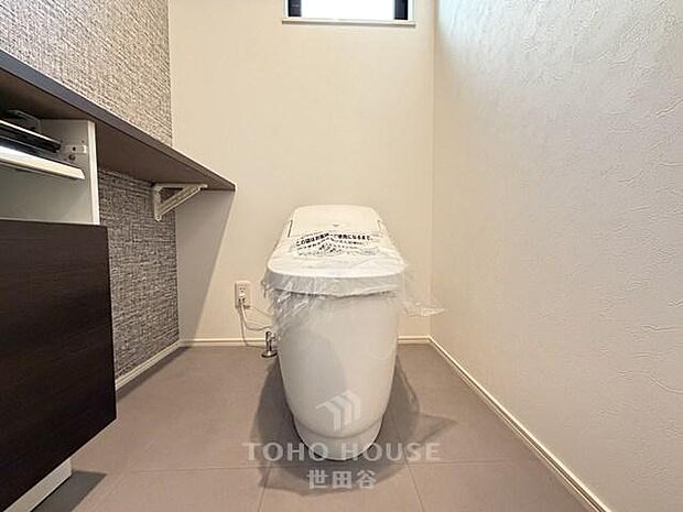 白を基調とした、シンプルながらも落ち着くデザインです。毎日に欠かせないお手洗いだからこそ、ほっと落ち着く空間としての機能を重視しています。