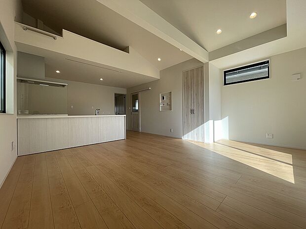 ◇◆全2棟◆◇25年12月完成！南西角地・広々とした前面道路♪