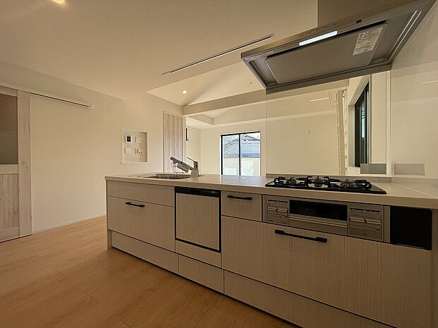 ◇◆全2棟◆◇25年12月完成！南西角地・広々とした前面道路♪