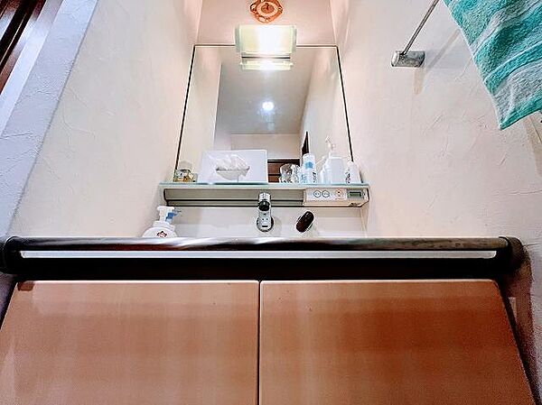 シンプルだからこそ使いやすい。スタンダードなデザインの洗面ボウルです。