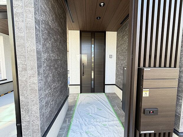 上質感漂う玄関です♪居住者の帰り、訪れる方を優しく迎える・安らぎに満ちた生活を予感させます。