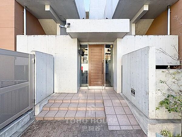 落ち着いた雰囲気のエントランスがございます。