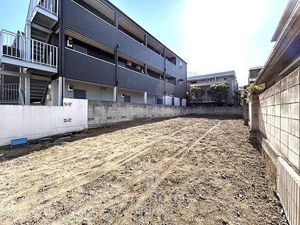 建築条件付き売地。駅まで徒歩9分の立地です。是非お気軽にお問い合わせください。