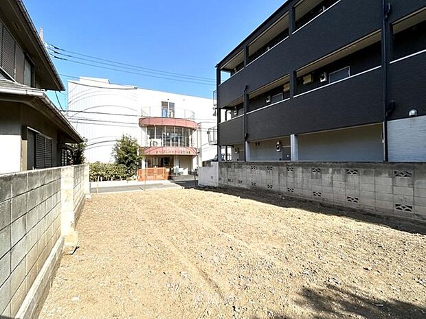 建築条件付き売地。駅まで徒歩9分の立地です。是非お気軽にお問い合わせください。