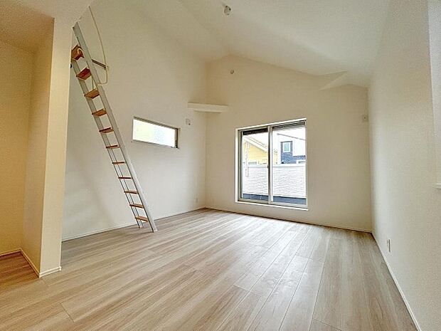 インテリアショップで見掛けた「あの家具」も置ける、ゆったりとした空間。時に広さが上質な寛ぎの時間になる事も。