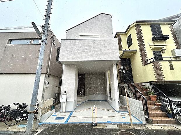 25年12月完成。駅まで徒歩13分の立地です。仕様設備充実。是非お気軽にお問い合わせください。