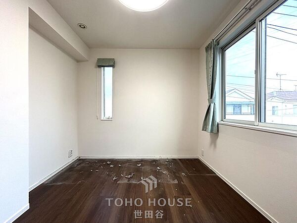 家具の配置のし易い室内です。趣味の部屋としても充分な広さを確保しております。