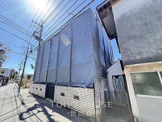 東南角地。ゆとりのある敷地面積建築条件付き売地「仙川」駅まで徒歩圏内スーパーまで徒歩3分 ※古家有