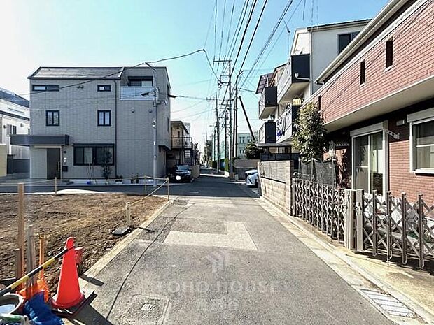 青空が広がる閑静な住宅街で、家族の新しい物語を始めませんか。穏やかな環境は子育て世代にも最適です。
