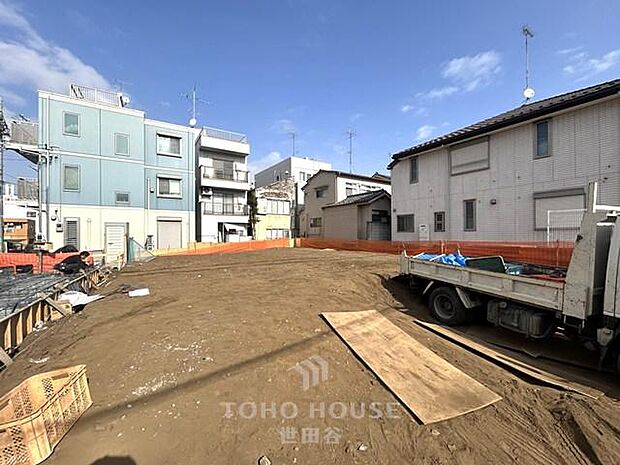 26年10月完成予定。駅まで徒歩1分の立地。是非お気軽にお問い合わせください。