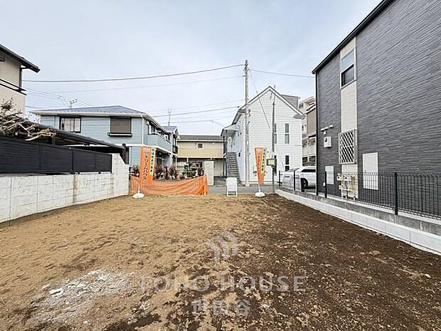 広々とした敷地で、理想のマイホームを叶えませんか。周辺は閑静な住宅街で、子育て世代にも安心の住環境です。