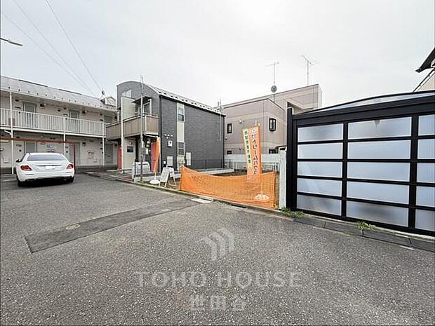閑静な住宅街に位置し、落ち着いた住環境が魅力です。広々とした敷地は、家族の夢を育む新しい住まいの舞台に最適です。