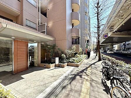 内装プラン作成中です。南東向き住戸「三軒茶屋」駅まで徒歩6分。是非お気軽にお問い合わせください。