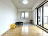 寝室：7階部分、角部屋住戸♪三方角部屋につき、陽当たり・通風良好です◇ペット飼育相談可