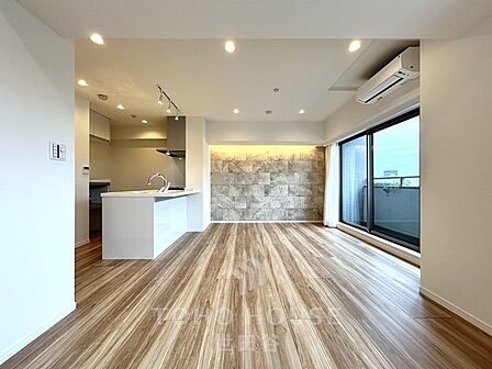 内装プラン作成中です。南向き・陽当り良好◎三方角部屋です。是非お気軽にお問い合わせください。