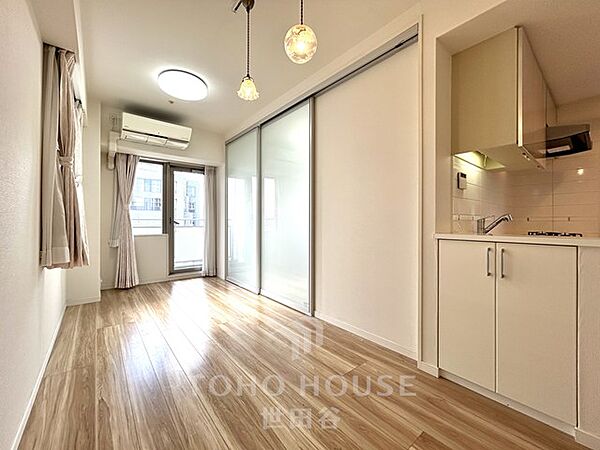 角部屋住戸。新宿が生活圏。駅まで徒歩5分。ペット飼育相談可。宅配ボックス。防犯カメラ