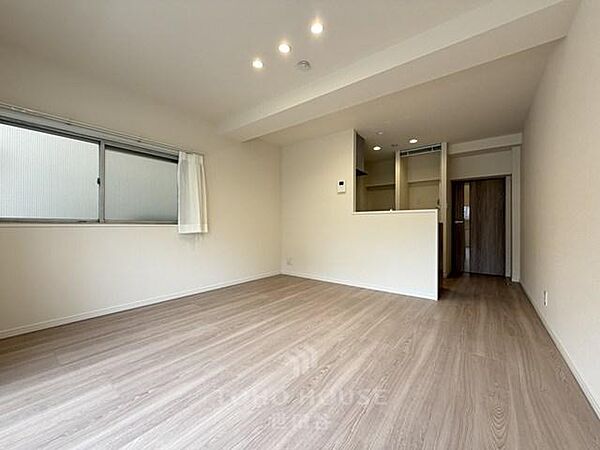 新規リノベーション物件。南西角部屋・陽当り、通風良好生活に便利な住環境仕様設備充実