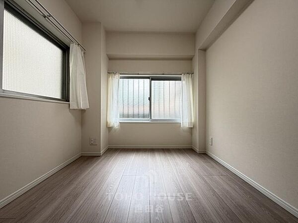 新規リノベーション物件。南西角部屋・陽当り、通風良好生活に便利な住環境仕様設備充実