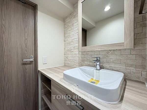 新規リノベーション物件。南西角部屋・陽当り、通風良好生活に便利な住環境仕様設備充実