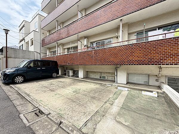 新規リノベーション物件。南西角部屋・陽当り、通風良好生活に便利な住環境仕様設備充実