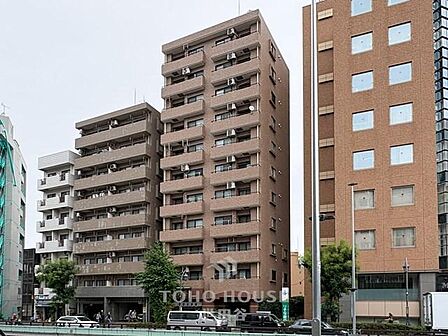 都心近郊ではありますが、季節感を演出する多彩な樹木と豊かな彩りが重なり、四季折々の変化を楽しめる心地よい場所となることでしょう。素敵なシティライフを楽しんでください。