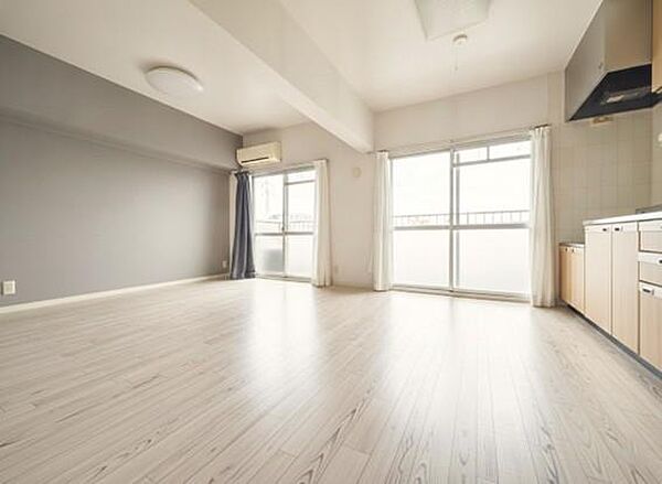 最上階・角部屋、陽当たり良好◎2駅利用可能。是非お気軽にお問い合わせください。※上記はCG加工によるリフォーム後のイメージです。