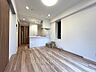 リビング/ダイニング：角部屋住戸。山手線徒歩圏内。是非お気軽にお問い合わせください