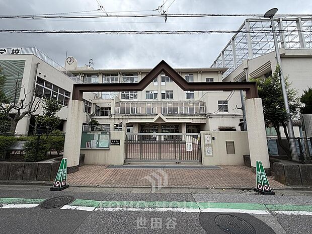 足立区立舎人第一小学校まで約416m