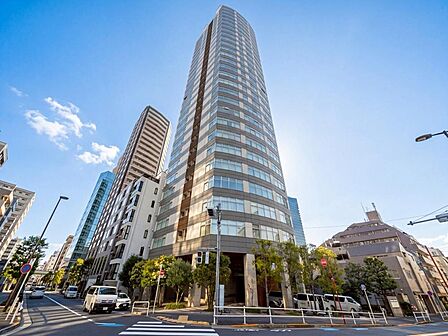 2023年リフォーム履歴あり13階角住戸のため眺望良好です。是非お気軽にお問い合わせください。