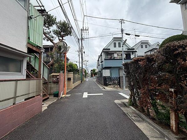 公道　車通りも多くなく安心して通行できます。