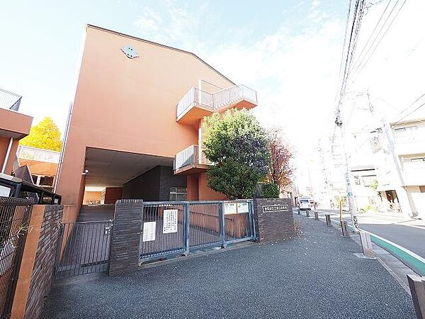 世田谷区立烏山中学校まで約597m