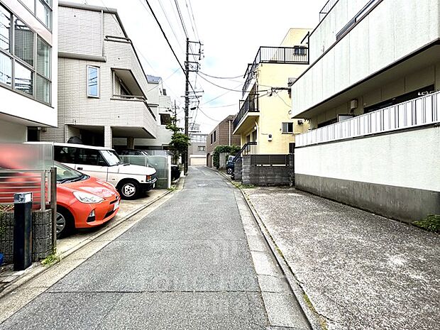 26年10月～引き渡し可能！現況：古家あり・更地渡し。駅まで徒歩10分の立地です。