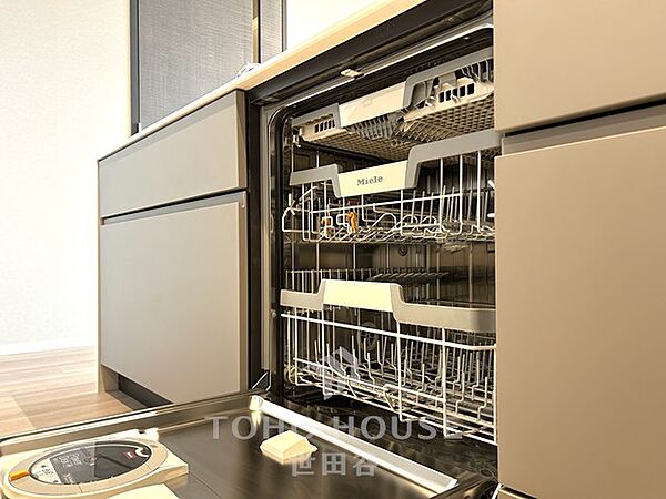 2025年8月竣工後未入居。東京タワーを望む天高2.9mの49階プレミアムフロア