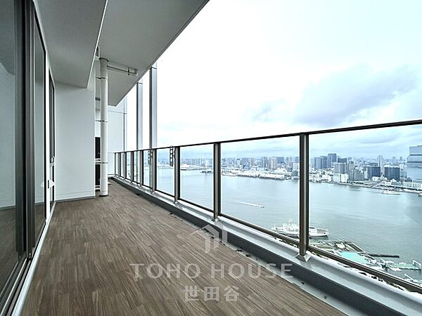 2025年8月竣工後未入居。東京タワーを望む天高2.9mの49階プレミアムフロア