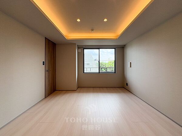 100m2の広々とした新規リノベーション角住戸！各洋室WIC完備 専用駐車場(2区画)付き