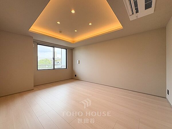 100m2の広々とした新規リノベーション角住戸！各洋室WIC完備 専用駐車場(2区画)付き