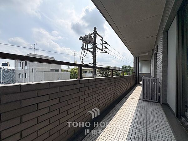 100m2の広々とした新規リノベーション角住戸！各洋室WIC完備 専用駐車場(2区画)付き