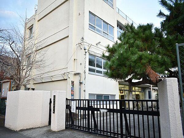 世田谷区立尾山台中学校まで約1048m