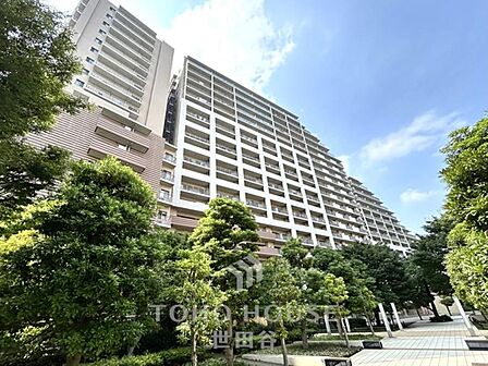 新規リノベーション(26年9月完工)8階部分・南向き。陽当り・通風良好。駅までほぼ平坦な道のり。24時間ゴミ出し可。防犯カメラあり