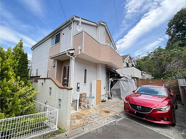 4LDK・築浅(築10年)駐車場付きです。是非お気軽にお問い合わせください。