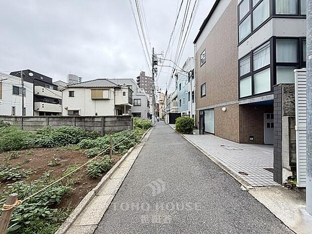 駅まで徒歩4分。建築条件付き売地。是非お気軽にお問い合わせください。