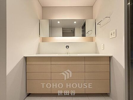 1LDK・南北両面の窓から陽光舞い込む・天井高約2.9え・寝室約12帖のゆとりのある空間・生活に便利な住環境