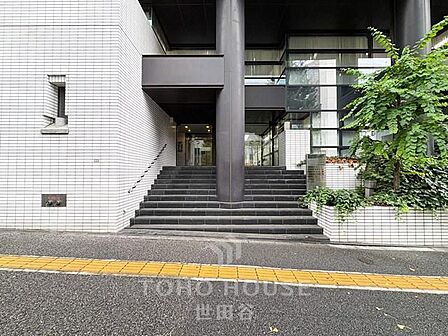 駅まで徒歩6分の立地です。バス・トイレ別。オートロック付き。事務所利用可。是非お気軽にお問い合わせください。