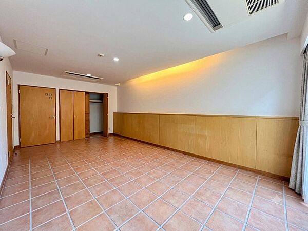 住まう方でカスタマイズしていただけるシンプルなデザインの内装。ご自身で素敵な空間を創り上げられます。