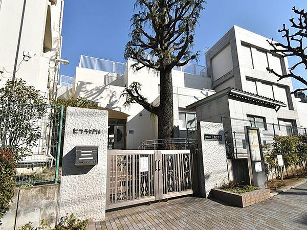 世田谷区立三宿小学校まで約617m