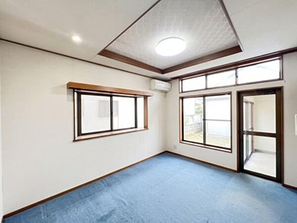 住まう方でカスタマイズしていただけるシンプルなデザインの内装。ご自身で素敵な空間を創り上げられます。